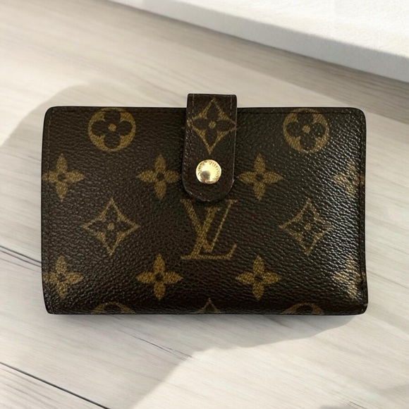 Louis Vuitton Handbags - Louis Vuitton Monogram Leather Kisslock Bifold Wallet